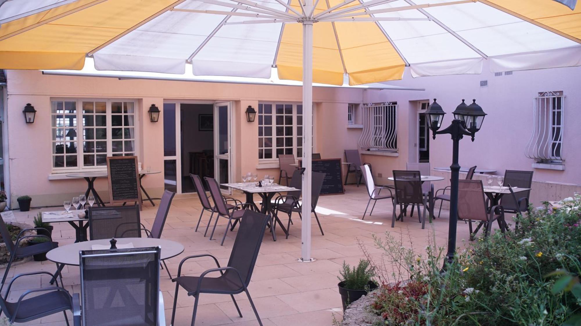 Hotel Les Fleurs Pontaubert Exterior photo