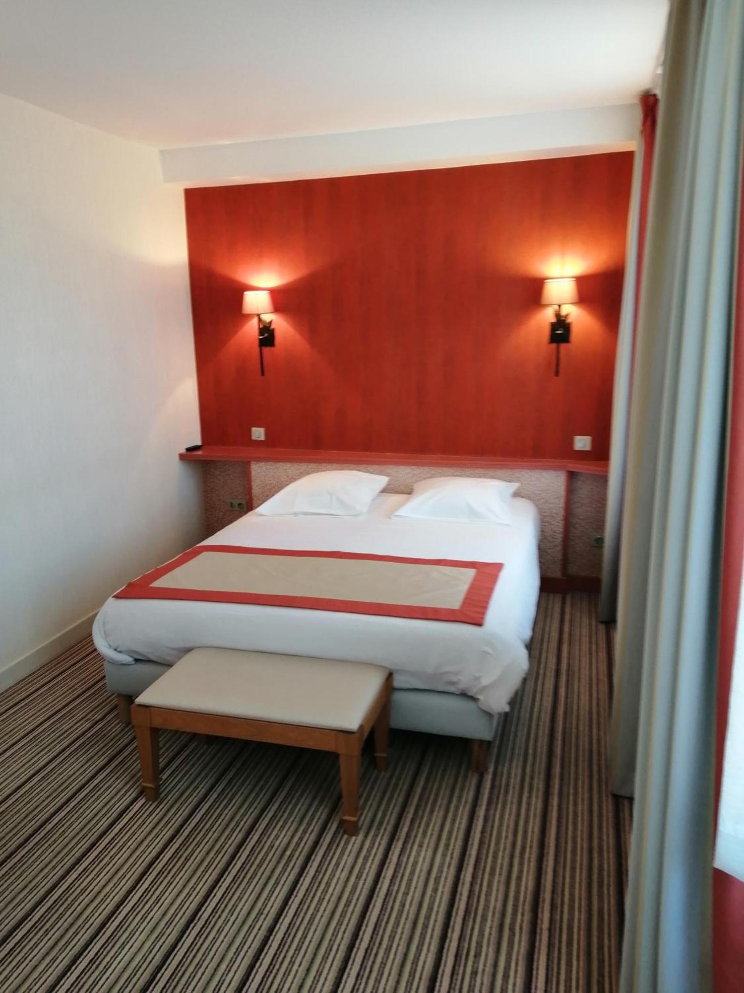 Hotel Les Fleurs Pontaubert Exterior photo