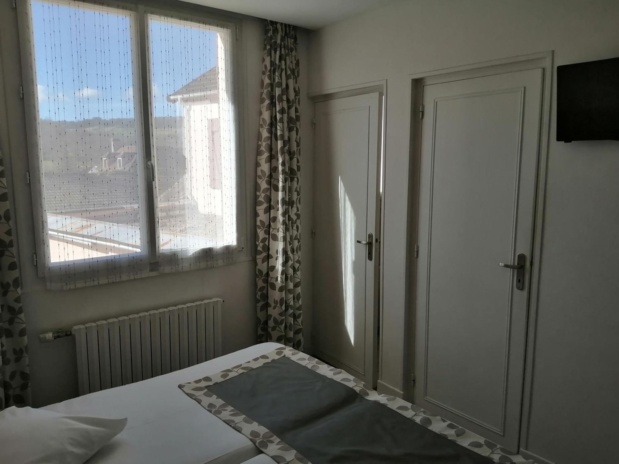 Hotel Les Fleurs Pontaubert Exterior photo